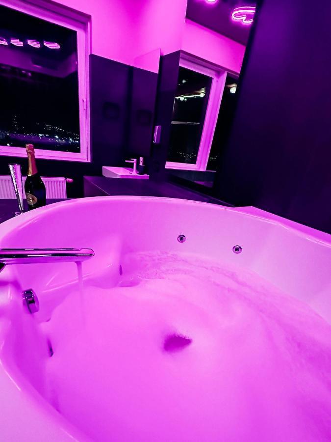 Sky Deep Jacuzzi 30 Floor Lejlighed Klaipėda Eksteriør billede